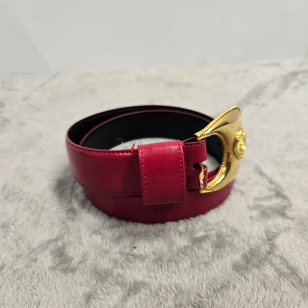 Liz Claiborne Vintage Red Leather Belt Gold Crest Buckle Medium 2515